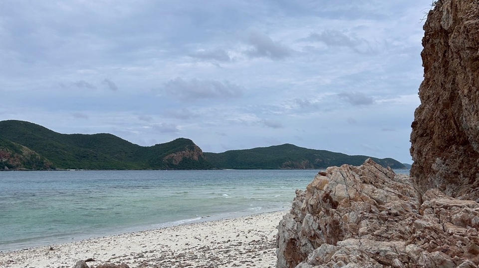 พาเที่ยว เกาะขาม ชลบุรี พร้อมถ่ายรูปรัวๆ