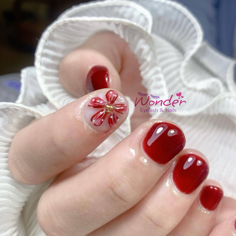 บริการทำเล็บที่บ้าน สีแดงลายดอกไม้ สวยหรู