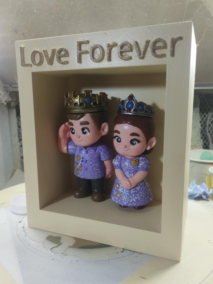 รับผลิต art toy ตุ๊กตาคู่รักสวมมงกุฎ กรอบรูป Love Forever ของขวัญแต่งงาน ของขวัญวันเกิด