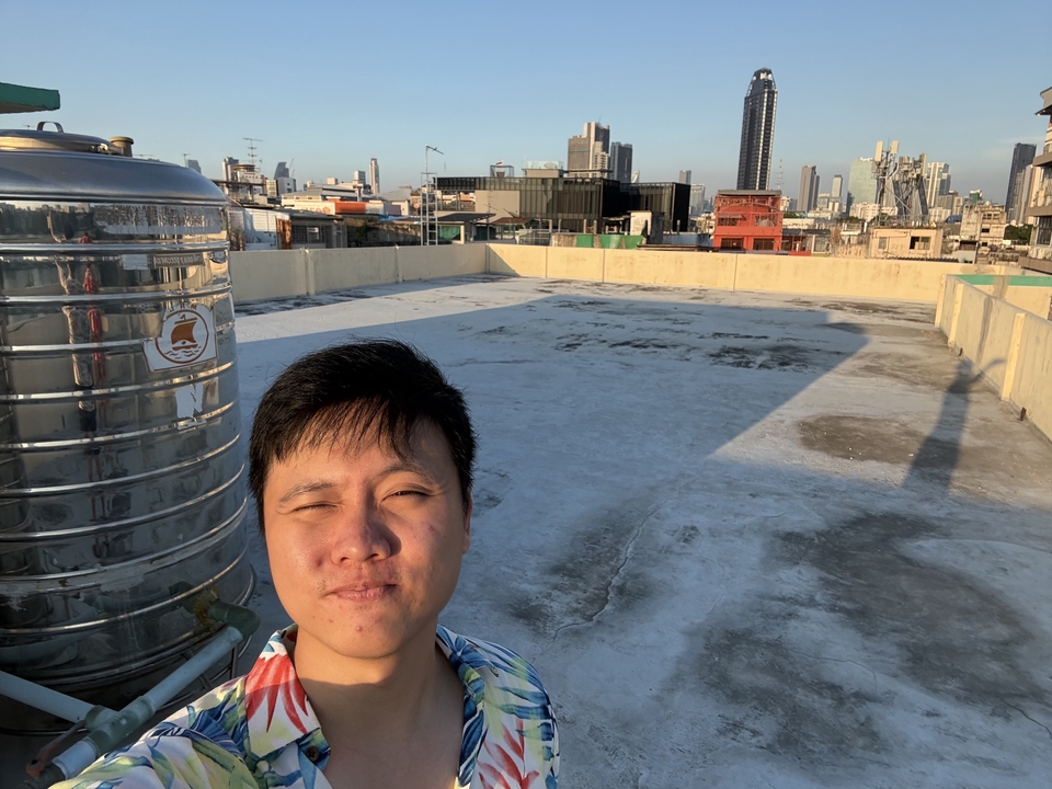 ภาพถ่ายเซลฟี่บนดาดฟ้าอาคาร พร้อมวิวเมือง, สตูดิโอให้เช่า กรุงเทพ เพื่อถ่ายภาพสินค้า