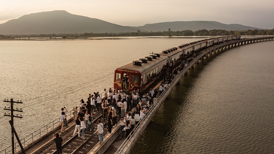 ถ่ายภาพ ถ่ายวีดีโอ มุมสูง โดรน drone บินโดรน ถ่ายโดรน ภาพมุมสูง ภาพโดรน วีดีโอโดรน ตัดต่อ