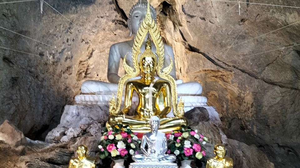 ข้าพเจ้าขอยึดเอา พระพุทธ พระธรรม พระสงฆ์ เป็นที่พึ่งอันสูงสุด